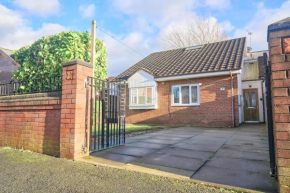 Bespoke Bungalow Salford Quays - Garden, WiFi and Parking